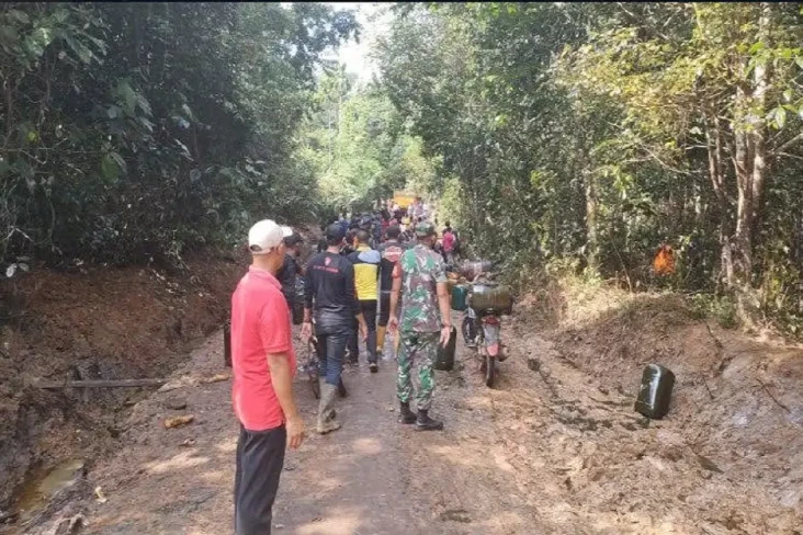 Semburan Minyak Kian...
