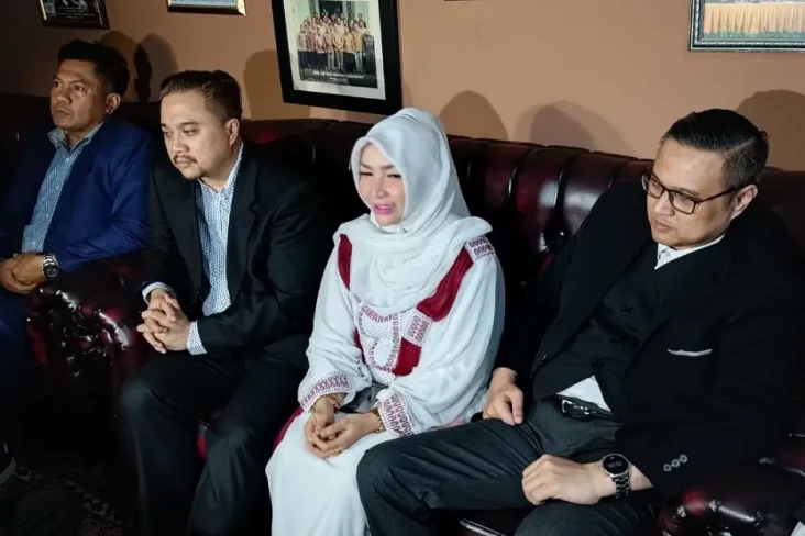 Suami Tertawakan Benda...