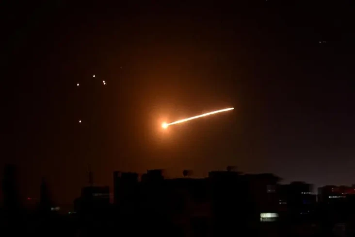 Israel Bombardir Bandara...