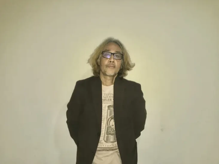 Tampilkan Ludruk Perempuan-Perempuan...