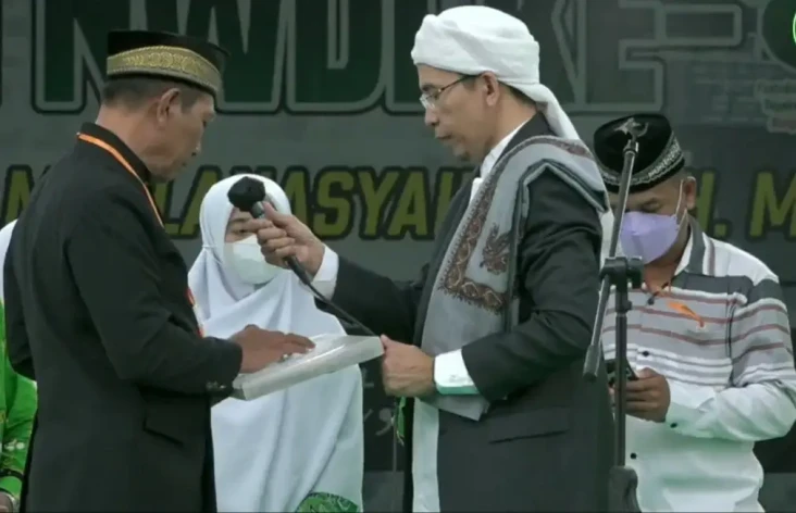 Warga Lampung Tengah...
