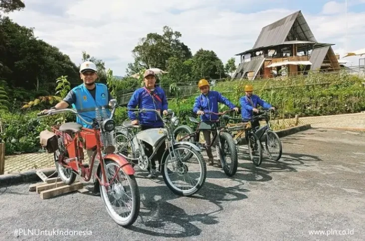 Mobil Listrik Didorong...