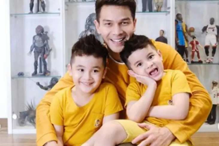 4 Artis Indonesia Ini...