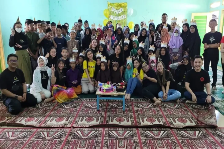 Rayakan Ultah ke-6,...