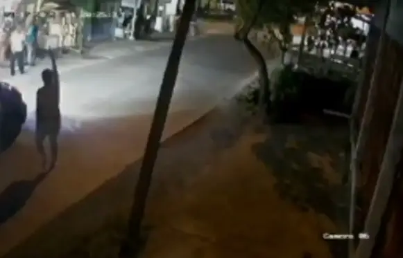Aksi Koboi Pria Telanjang...
