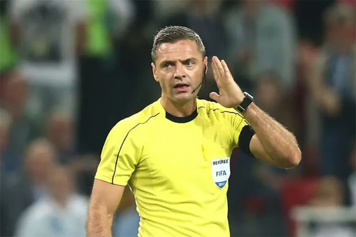 5 Wasit Sepak Bola dengan...