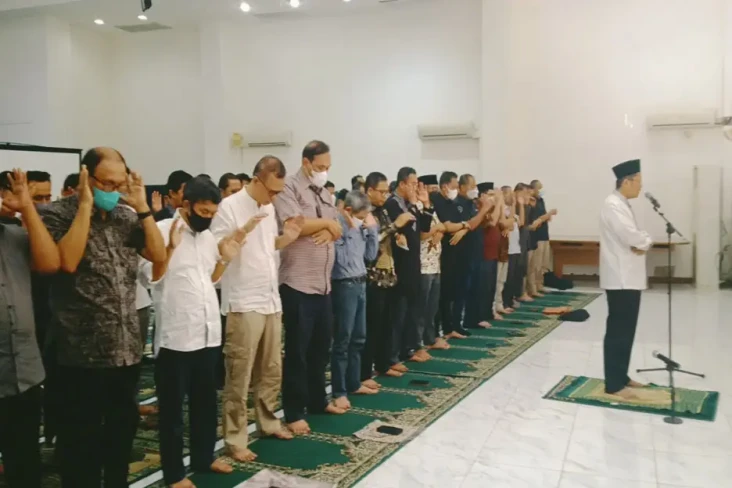 Dewan Pers Gelar Salat...