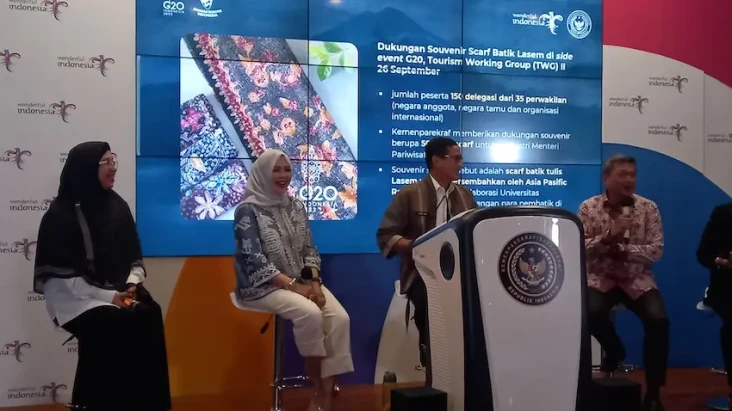 Batik Tulis Lasem Bakal...