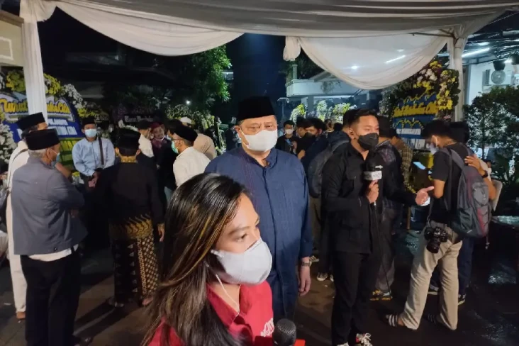 Karangan Bunga Banjiri...