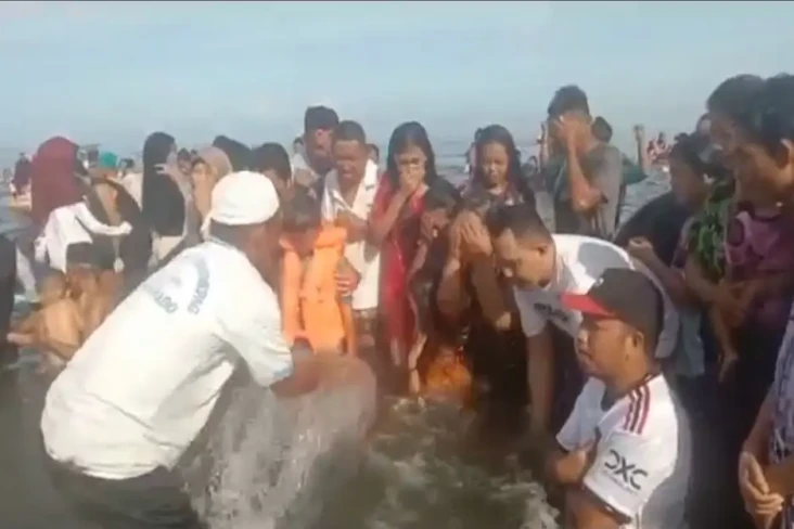 Tradisi Unik Menghindari...