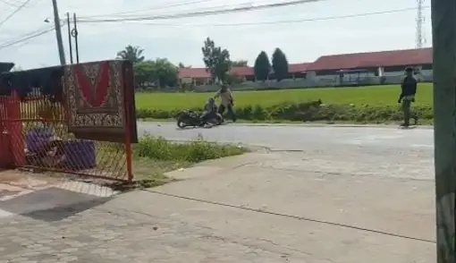 Sadis! Pria Ini Bacok...