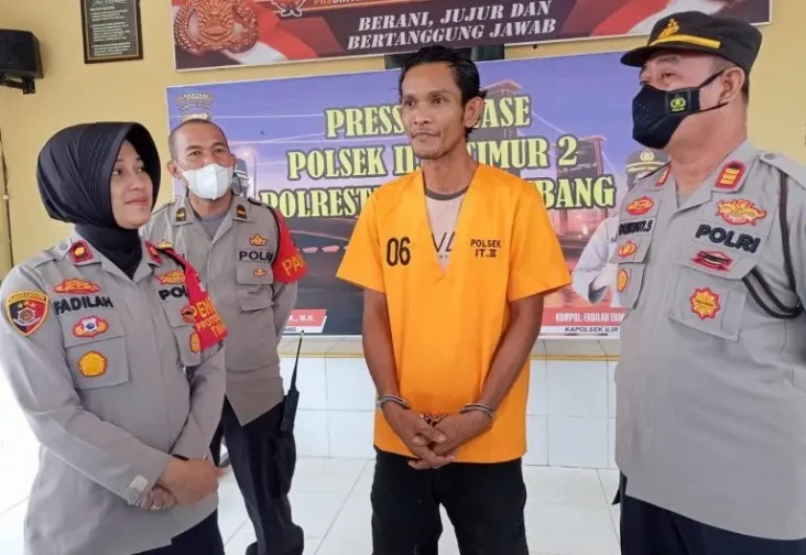 Buronan Kasus Penyiraman...