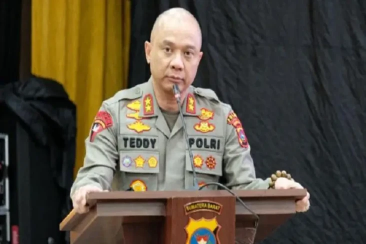 Profil Irjen Teddy Minahasa,...