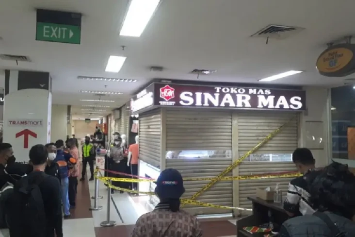 Polisi Kantongi Identitas...