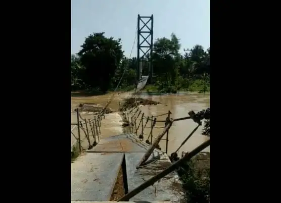 Jembatan Gantung di...