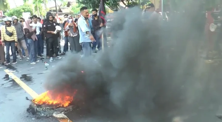 Buntut Jenazah Ditandu...
