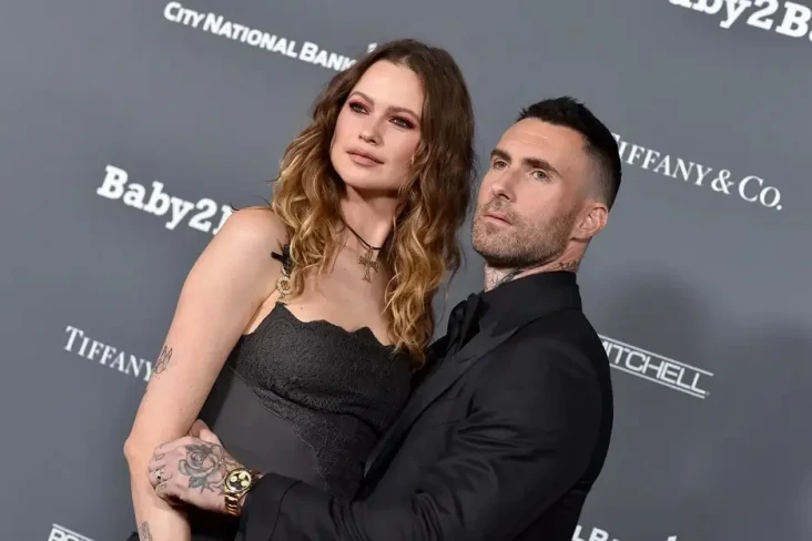 Adam Levine Tegaskan...