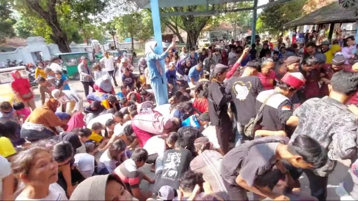 Orang Tua hingga Anak-anak...