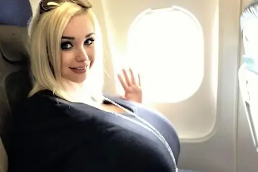 Model Cantik Ini Terpaksa...