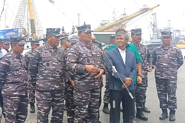 Prajurit TNI Dipalak...