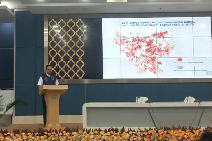 Anies: Pengguna Transportasi...