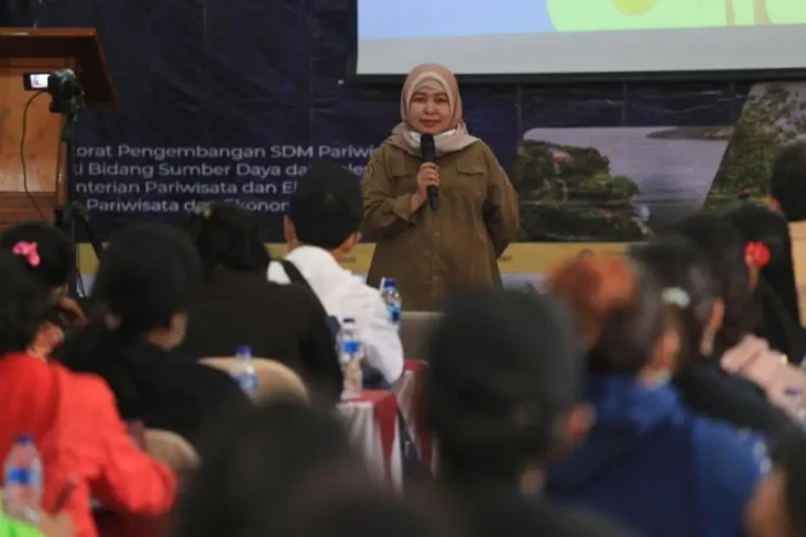 Kemenparekraf Buka Pelatihan...