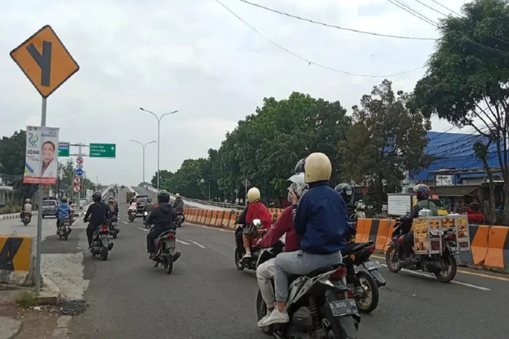Flyover Kopo Mulai Dioperasikan,...