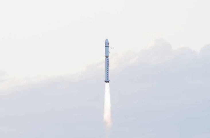 China Luncurkan Satelit...