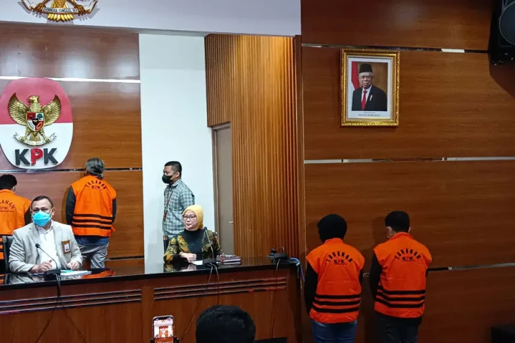 KPK Tahan Panitera Pengganti...