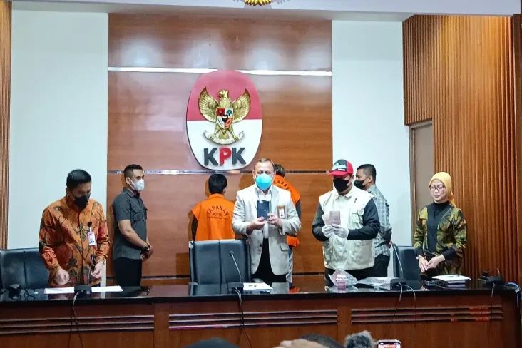 Tersangka KPK, Hakim...