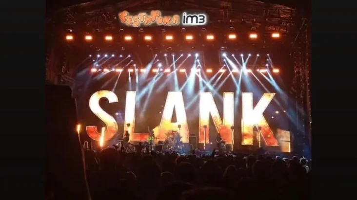 Slank Beraksi di Panggung...