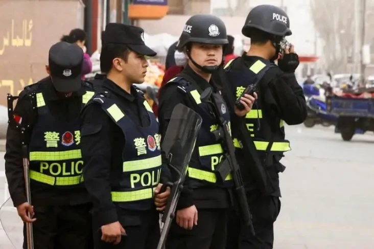 Negara dengan Polisi...