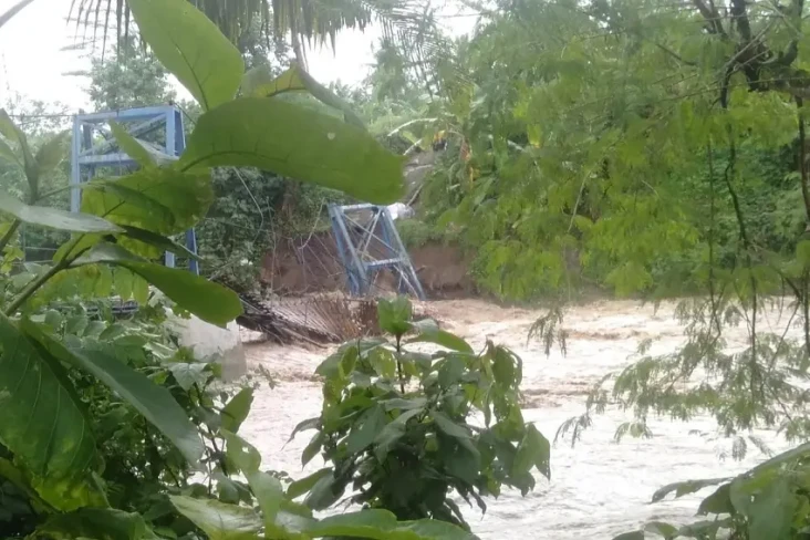 Tergerus Arus Sungai,...