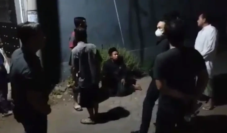 Nyamar Jadi Santri,...
