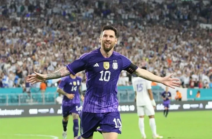Lionel Messi Kepincut...