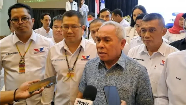 Hadiri Temu Kader Partai...