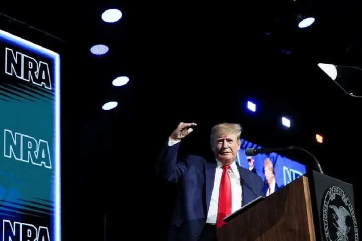 Donald Trump: Konflik...