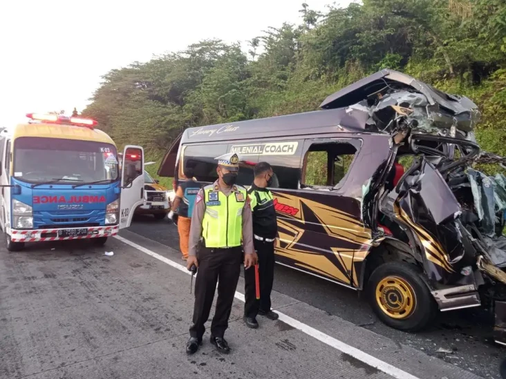 Tabrakan Maut di Tol...