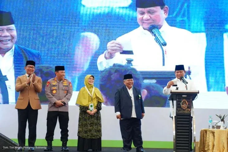 Prabowo Sanjung Prestasi...