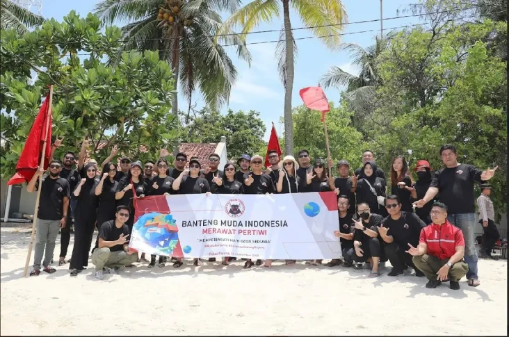 Hari Ozon, Banteng Muda...
