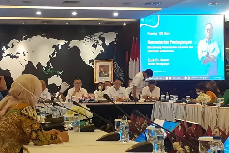 100 Hari Jabat Menteri...