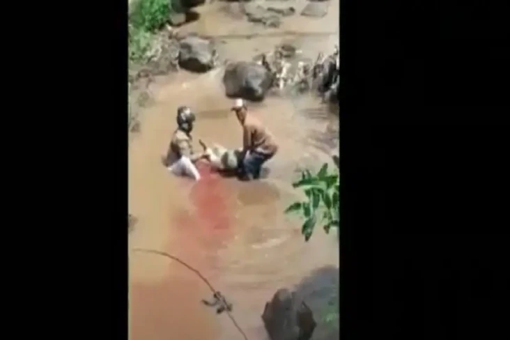 Motor Pasangan Mahasiswa...