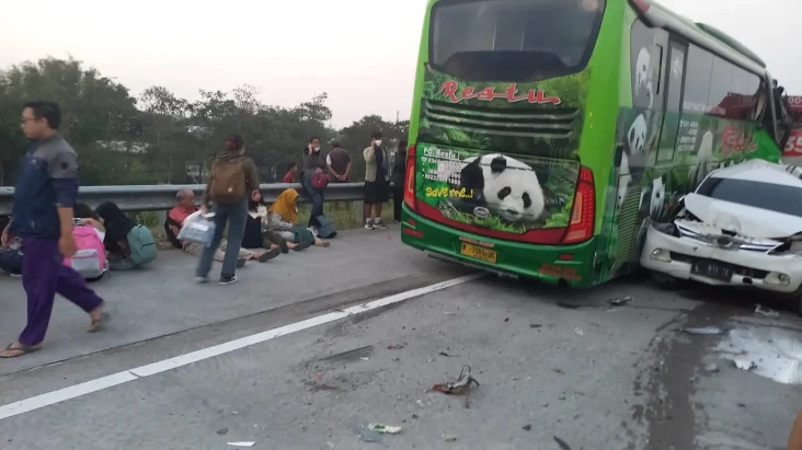 Kronologi Tabrakan Beruntun...