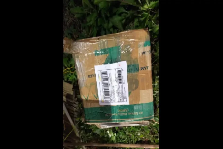 Ledakan Paket Akibatkan...