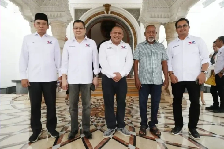 HT Silaturahmi dengan...