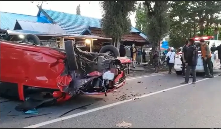 Ngebut Tabrak 4 Motor...