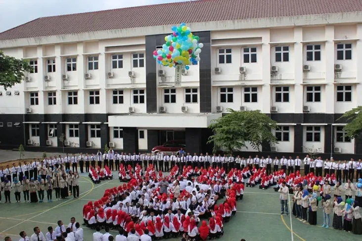 4 Politeknik Tertua...