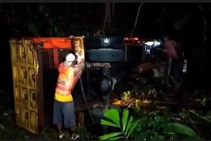 Truk Tergelincir Masuk...
