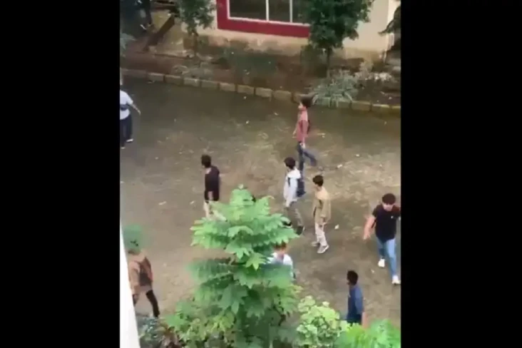 Ngeri! Massa Bersenjata...