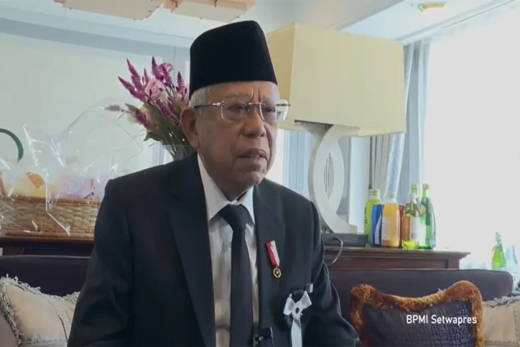 Wapres Maruf Amin Hadiri...